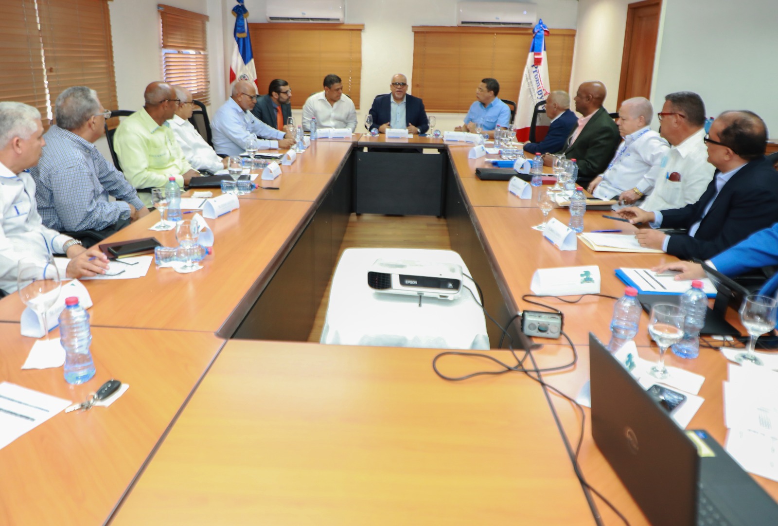 Director de promipyme sostiene reunión con Comité Consultivo